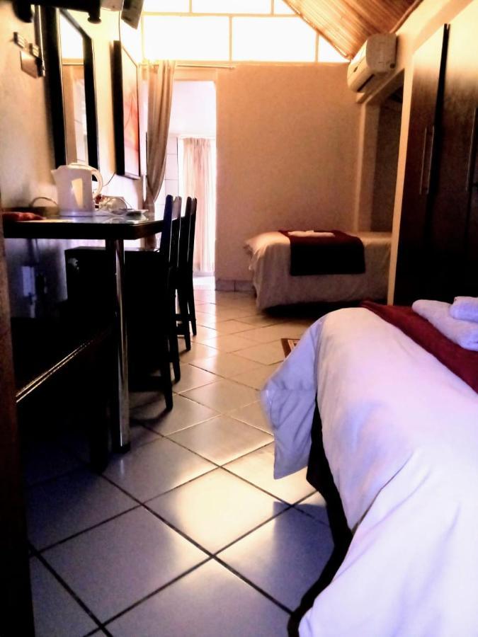 Rustenburg Guesthouse Exterior foto