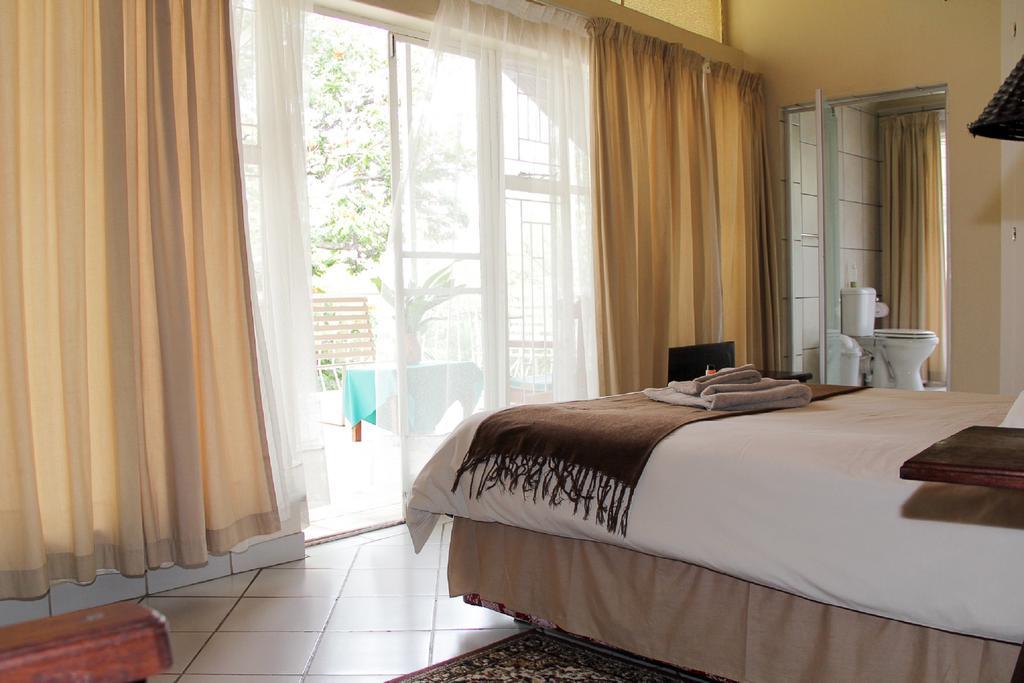 Rustenburg Guesthouse Exterior foto
