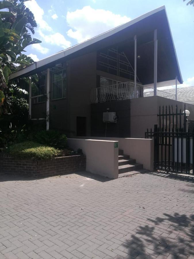 Rustenburg Guesthouse Exterior foto